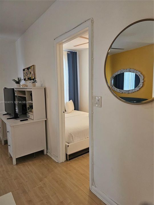 For Sale: $450,000 (2 beds, 1 baths, 677 Square Feet)