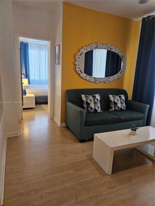 For Sale: $450,000 (2 beds, 1 baths, 677 Square Feet)