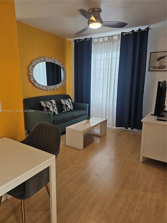 For Sale: $450,000 (2 beds, 1 baths, 677 Square Feet)