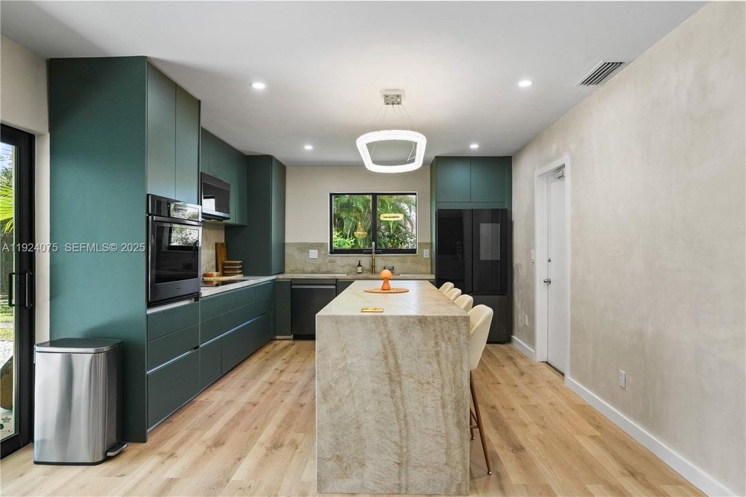 For Sale: $1,200,000 (4 beds, 2 baths, 1863 Square Feet)