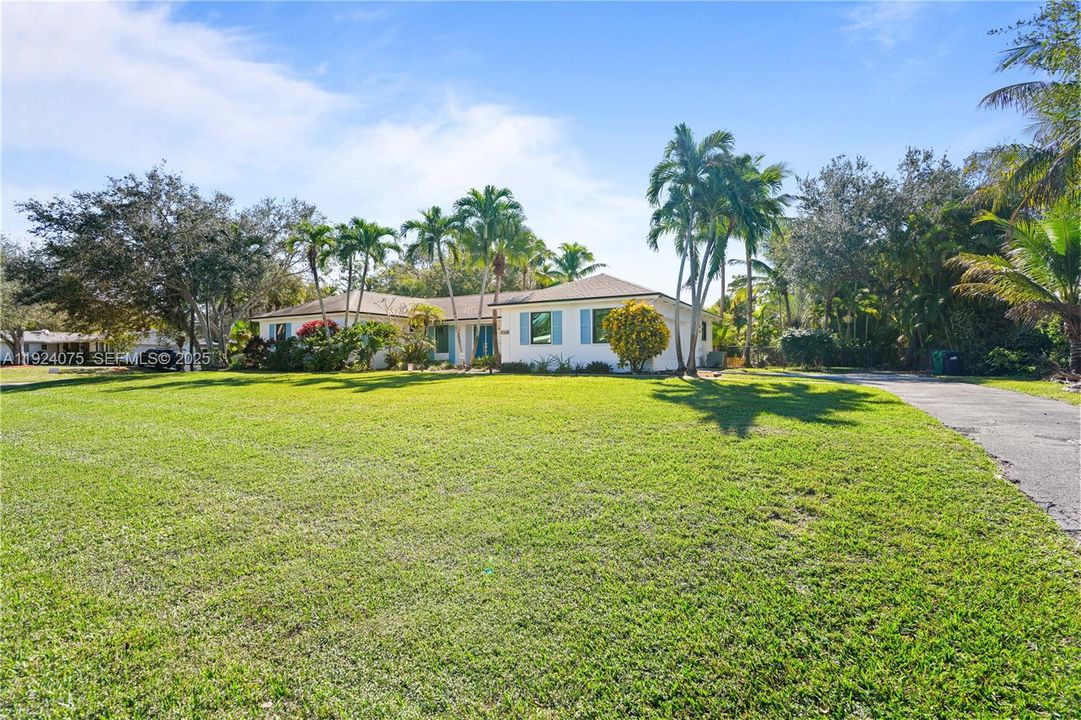 For Sale: $1,200,000 (4 beds, 2 baths, 1863 Square Feet)