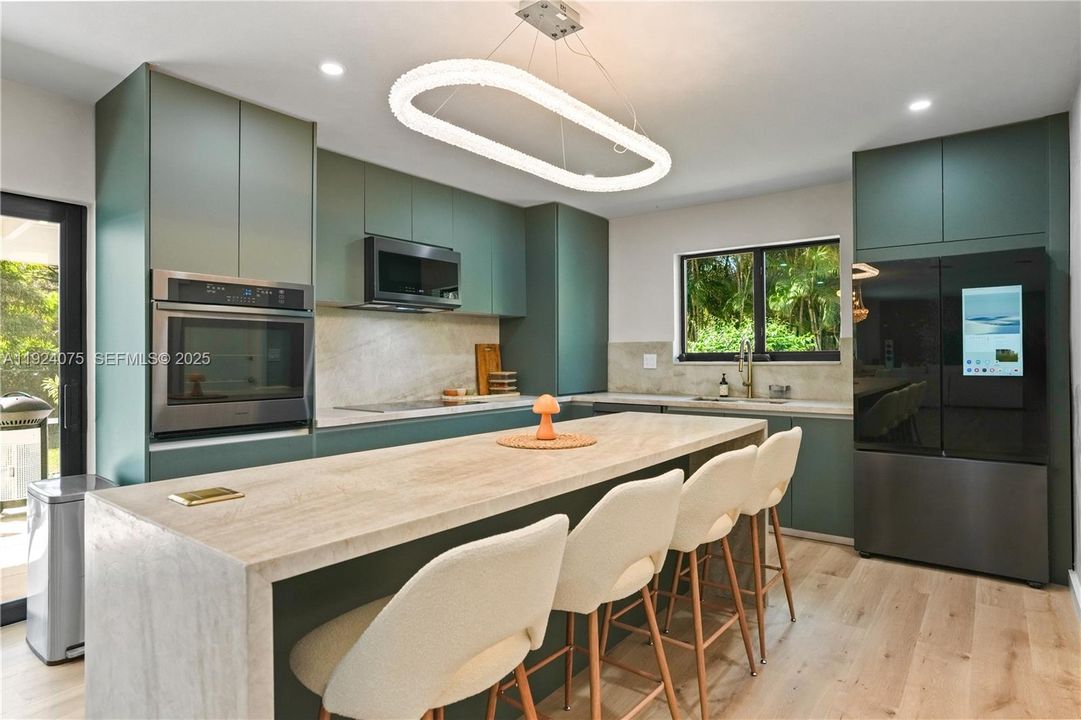 For Sale: $1,200,000 (4 beds, 2 baths, 1863 Square Feet)