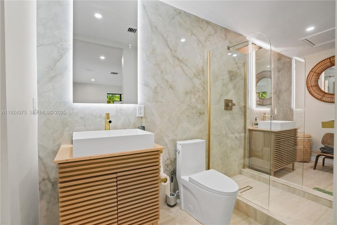 For Sale: $1,200,000 (4 beds, 2 baths, 1863 Square Feet)