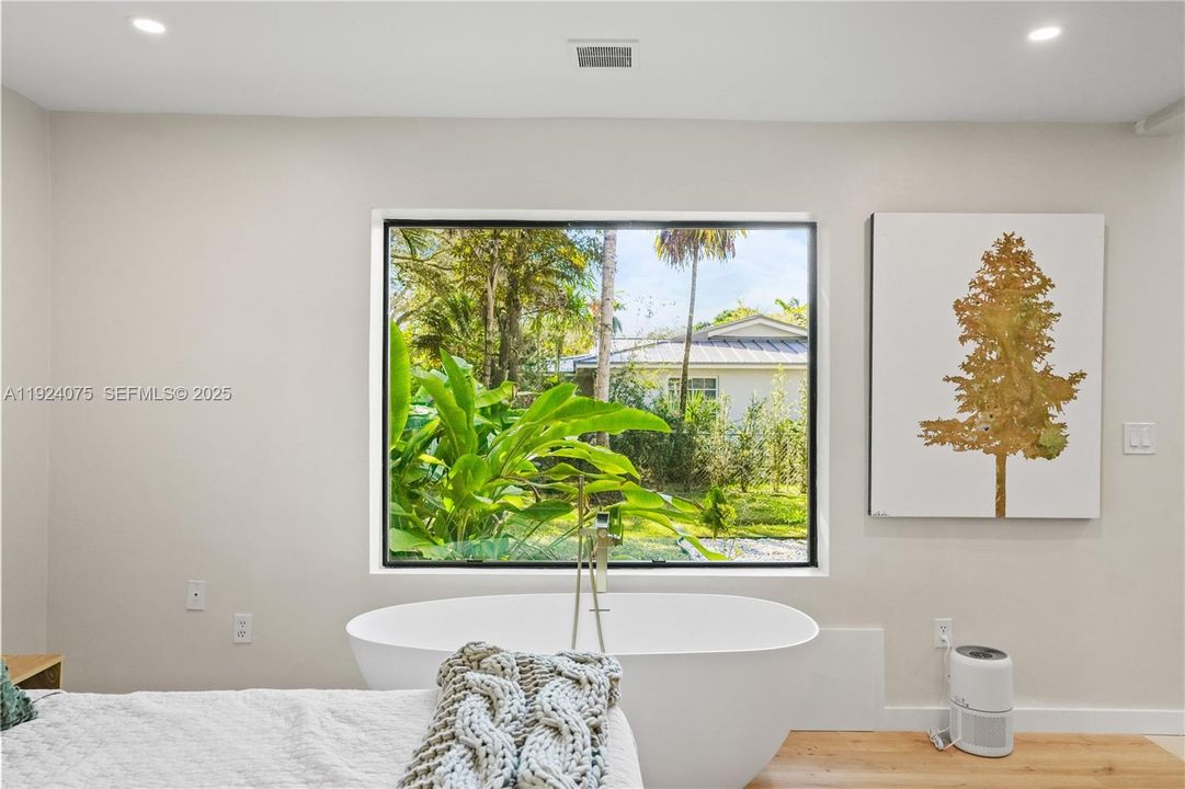 For Sale: $1,200,000 (4 beds, 2 baths, 1863 Square Feet)