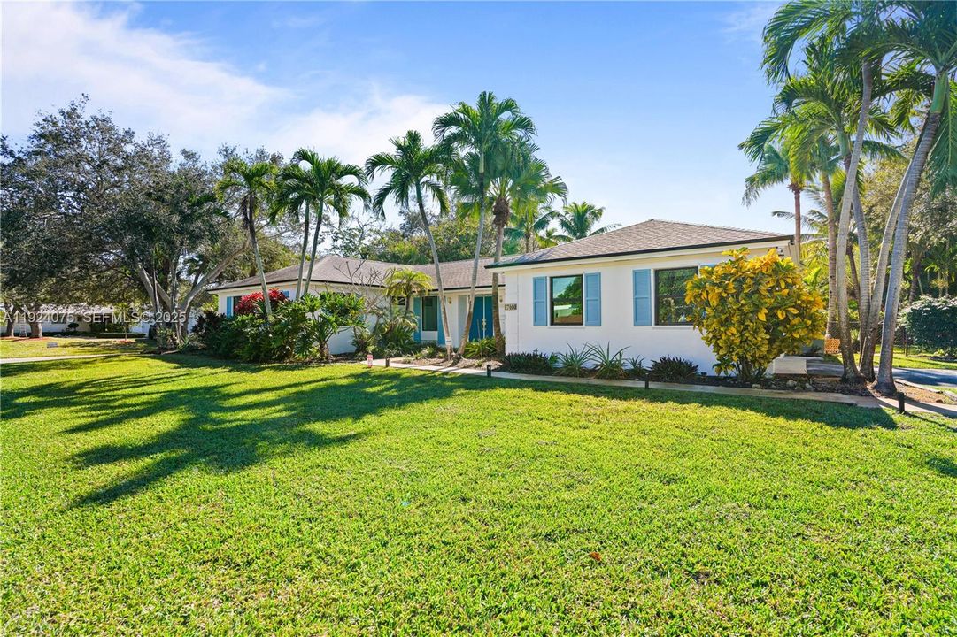 For Sale: $1,200,000 (4 beds, 2 baths, 1863 Square Feet)