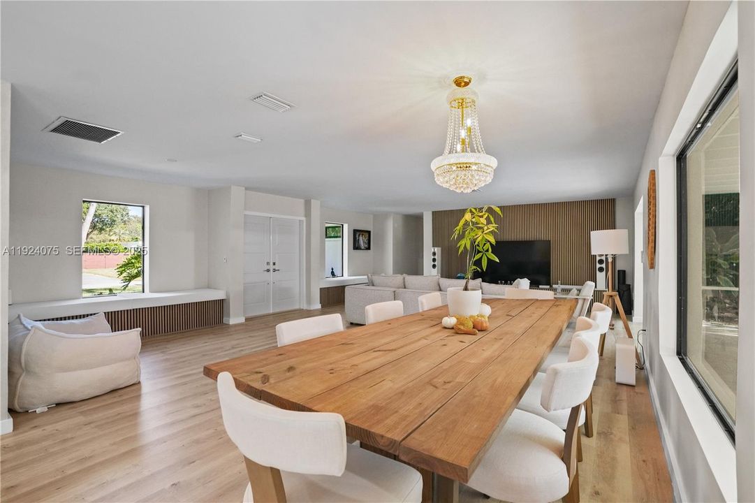 For Sale: $1,200,000 (4 beds, 2 baths, 1863 Square Feet)