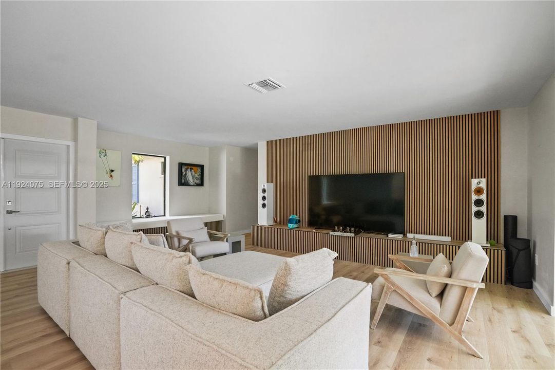 For Sale: $1,200,000 (4 beds, 2 baths, 1863 Square Feet)