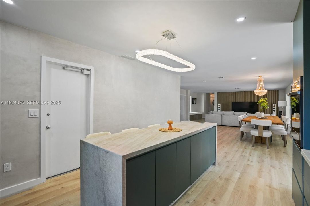 For Sale: $1,200,000 (4 beds, 2 baths, 1863 Square Feet)