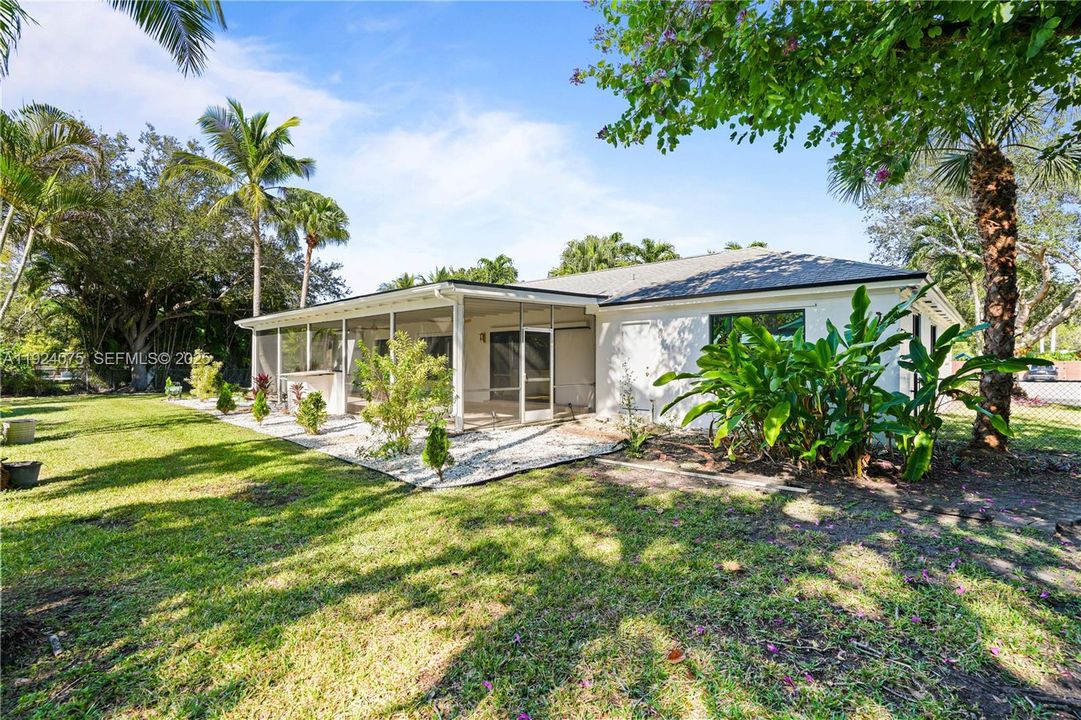 For Sale: $1,200,000 (4 beds, 2 baths, 1863 Square Feet)