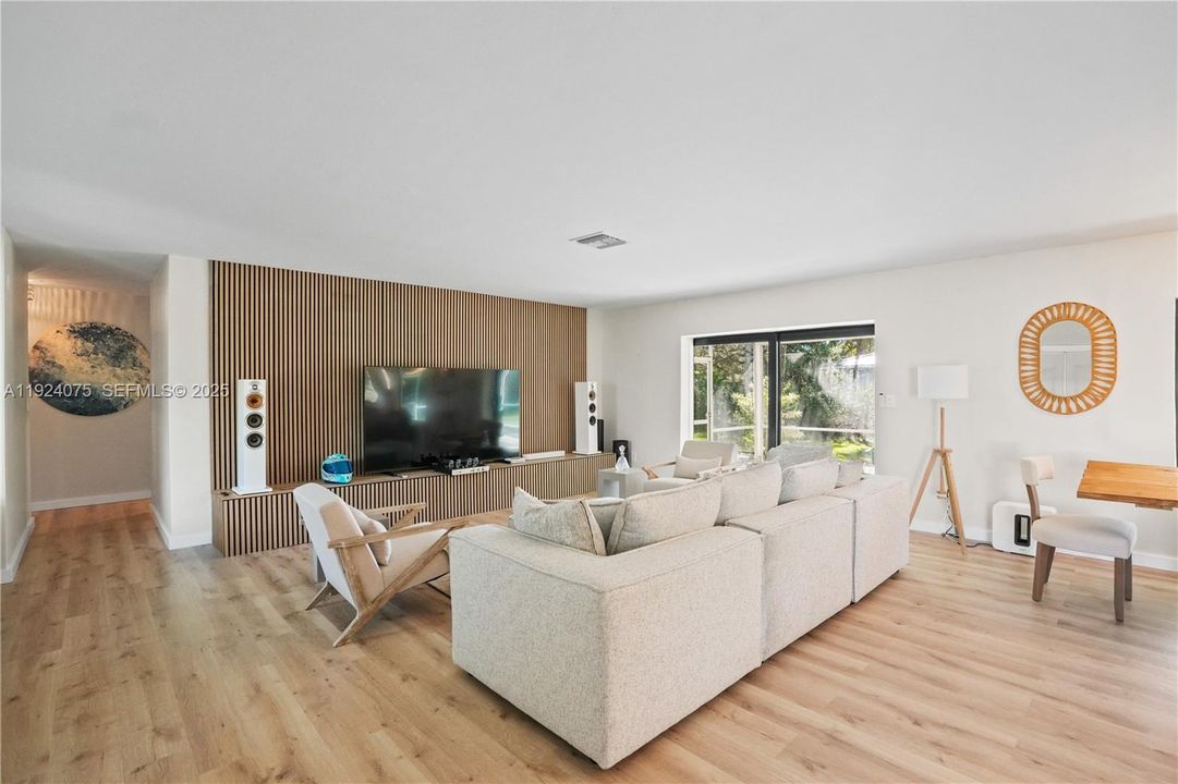 For Sale: $1,200,000 (4 beds, 2 baths, 1863 Square Feet)