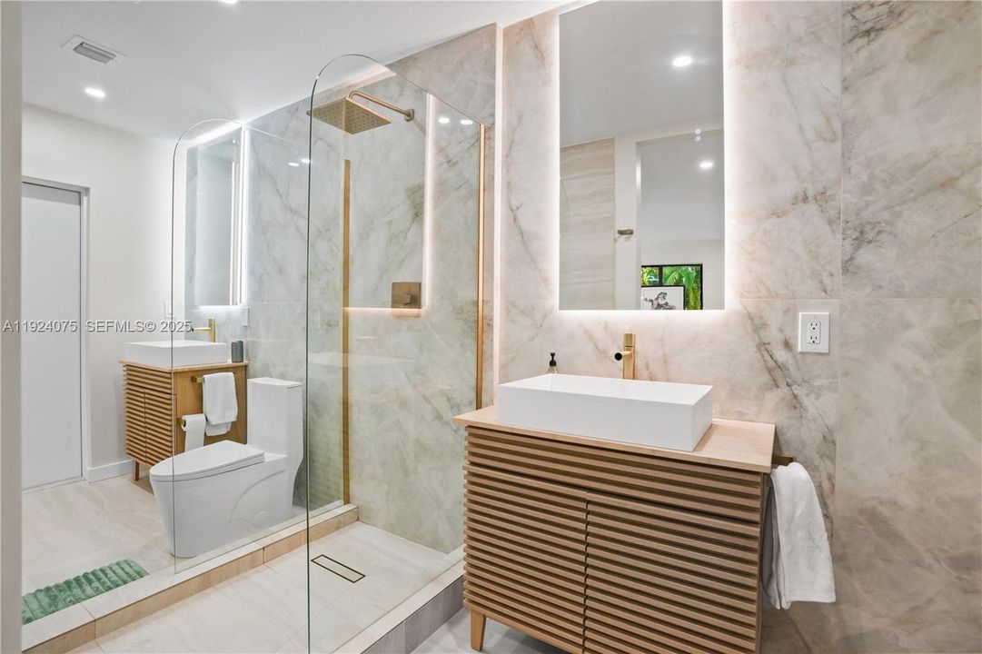 For Sale: $1,200,000 (4 beds, 2 baths, 1863 Square Feet)