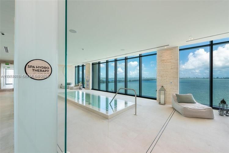 На продажу: $1,475,000 (2 спален, 2 ванн, 1088 Квадратных фут)