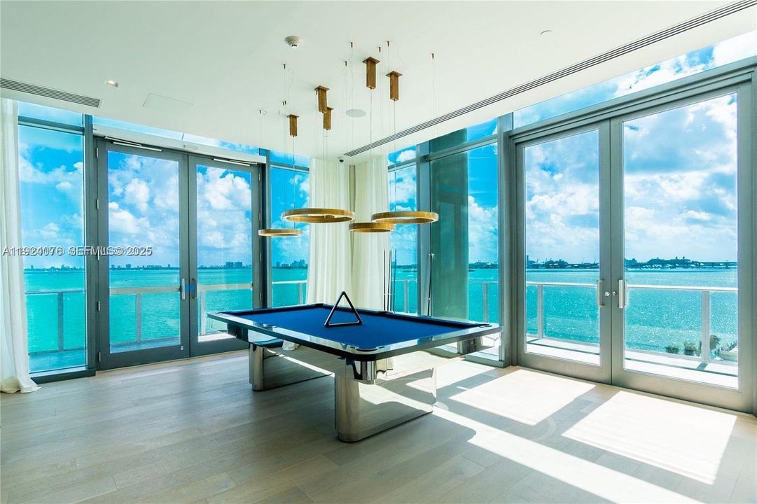 На продажу: $1,475,000 (2 спален, 2 ванн, 1088 Квадратных фут)