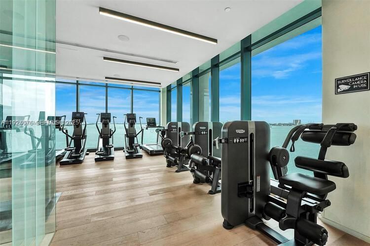 На продажу: $1,475,000 (2 спален, 2 ванн, 1088 Квадратных фут)