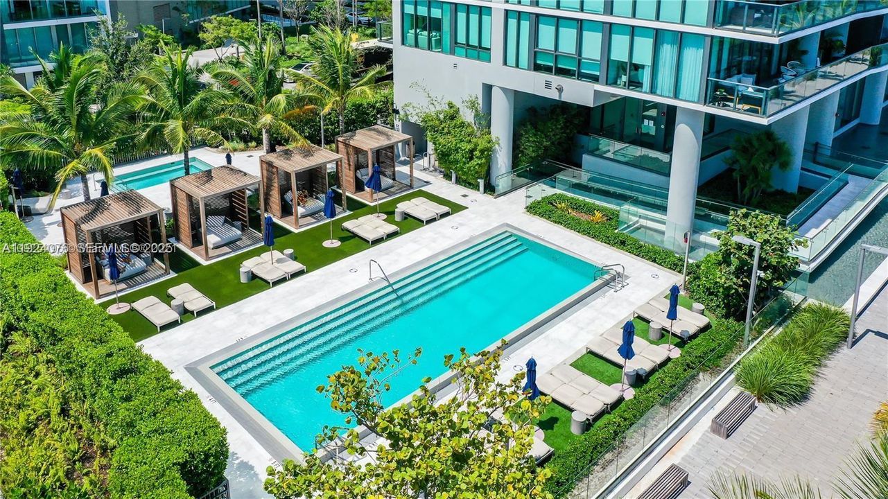 На продажу: $1,475,000 (2 спален, 2 ванн, 1088 Квадратных фут)