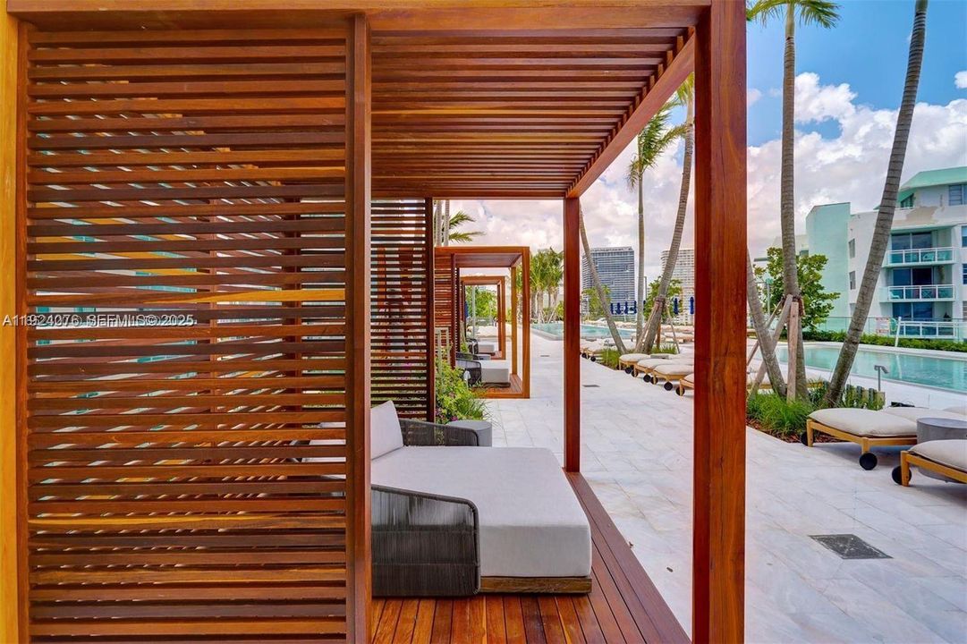 На продажу: $1,475,000 (2 спален, 2 ванн, 1088 Квадратных фут)