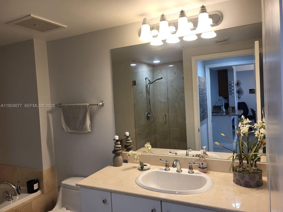 For Rent: $2,300 (1 beds, 1 baths, 805 Square Feet)