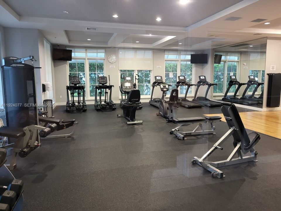 For Rent: $2,300 (1 beds, 1 baths, 805 Square Feet)