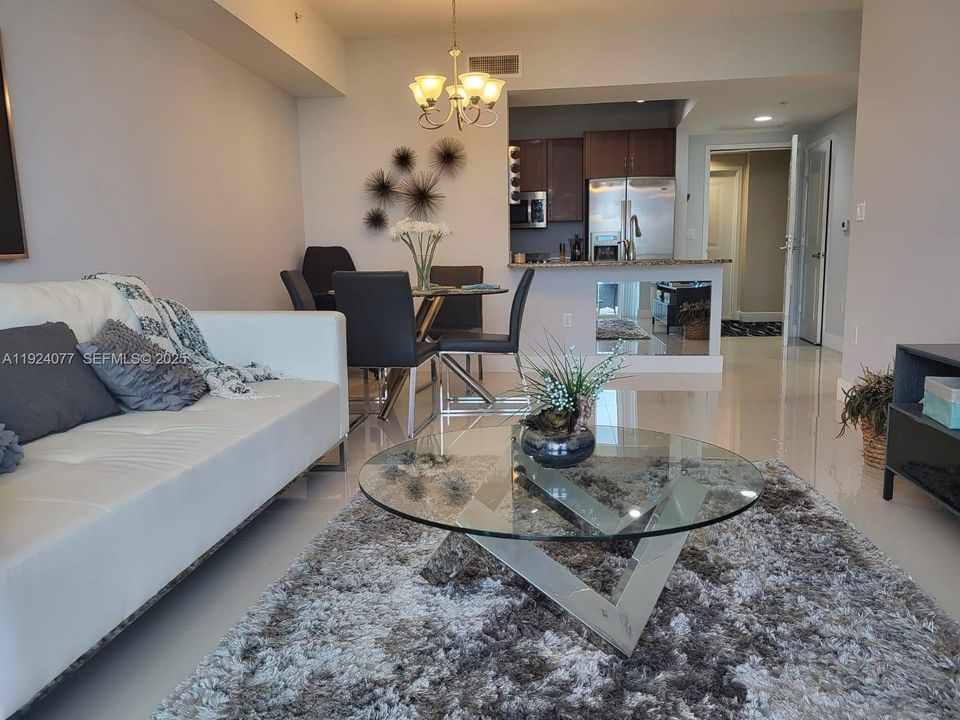 For Rent: $2,300 (1 beds, 1 baths, 805 Square Feet)