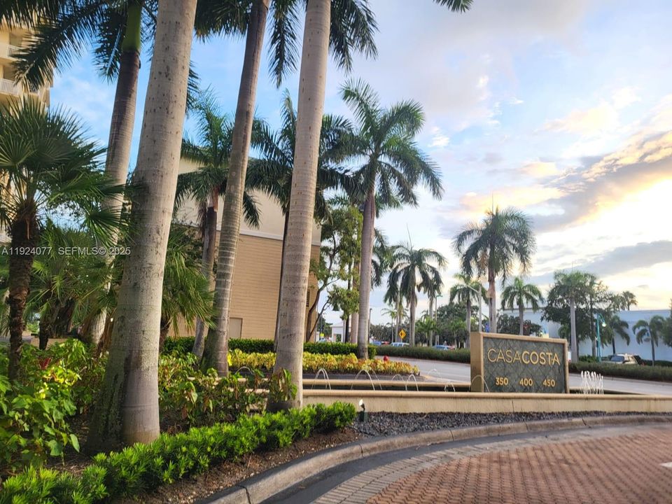 For Rent: $2,300 (1 beds, 1 baths, 805 Square Feet)