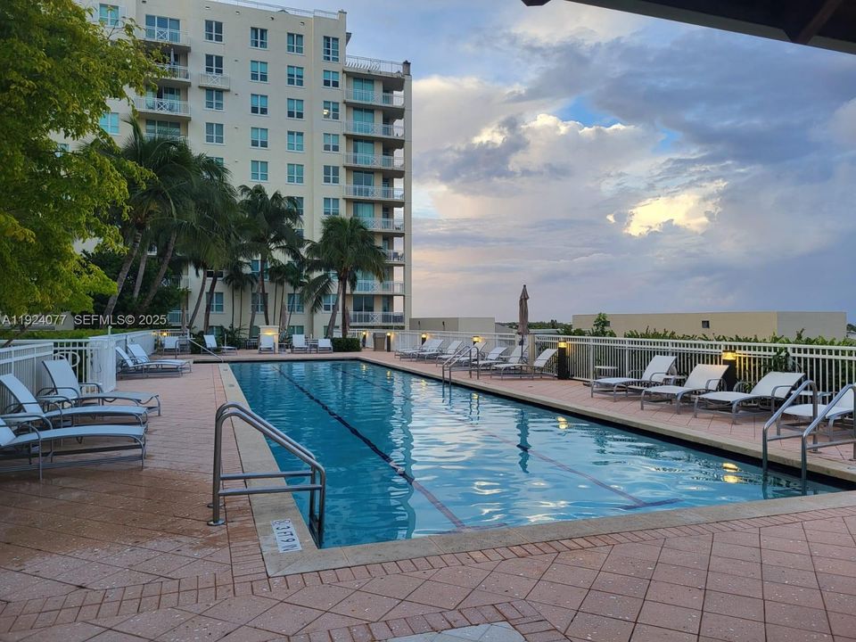 For Rent: $2,300 (1 beds, 1 baths, 805 Square Feet)