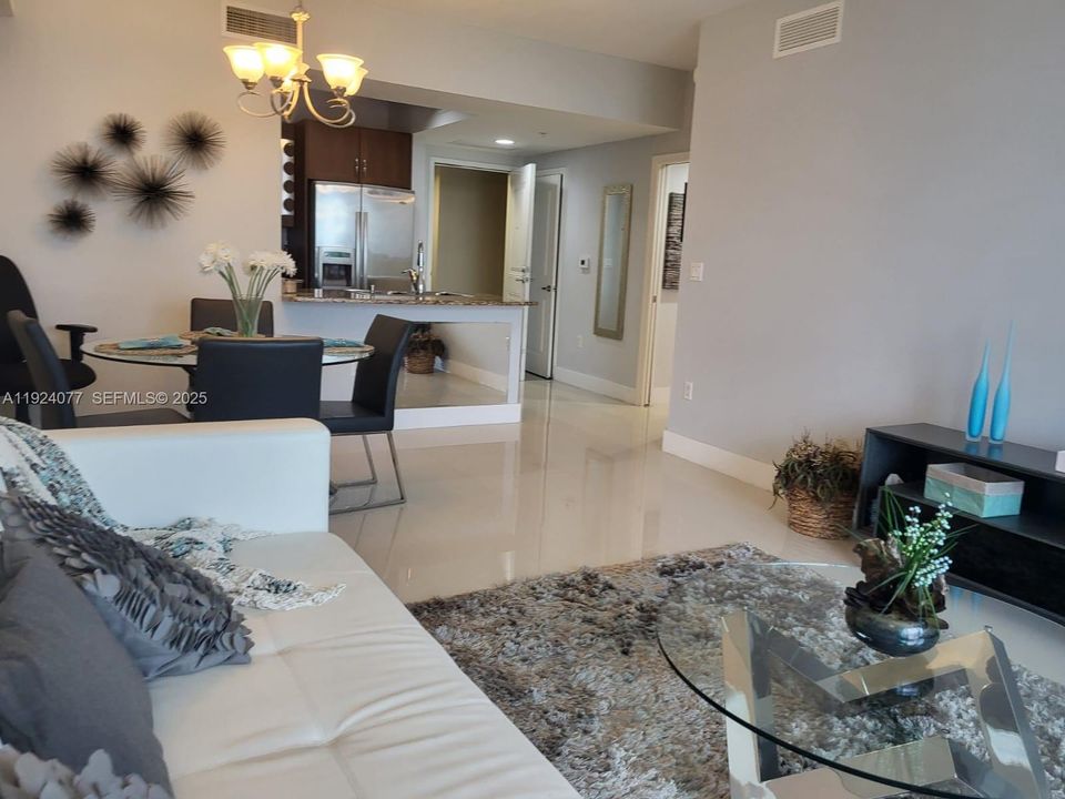 For Rent: $2,300 (1 beds, 1 baths, 805 Square Feet)