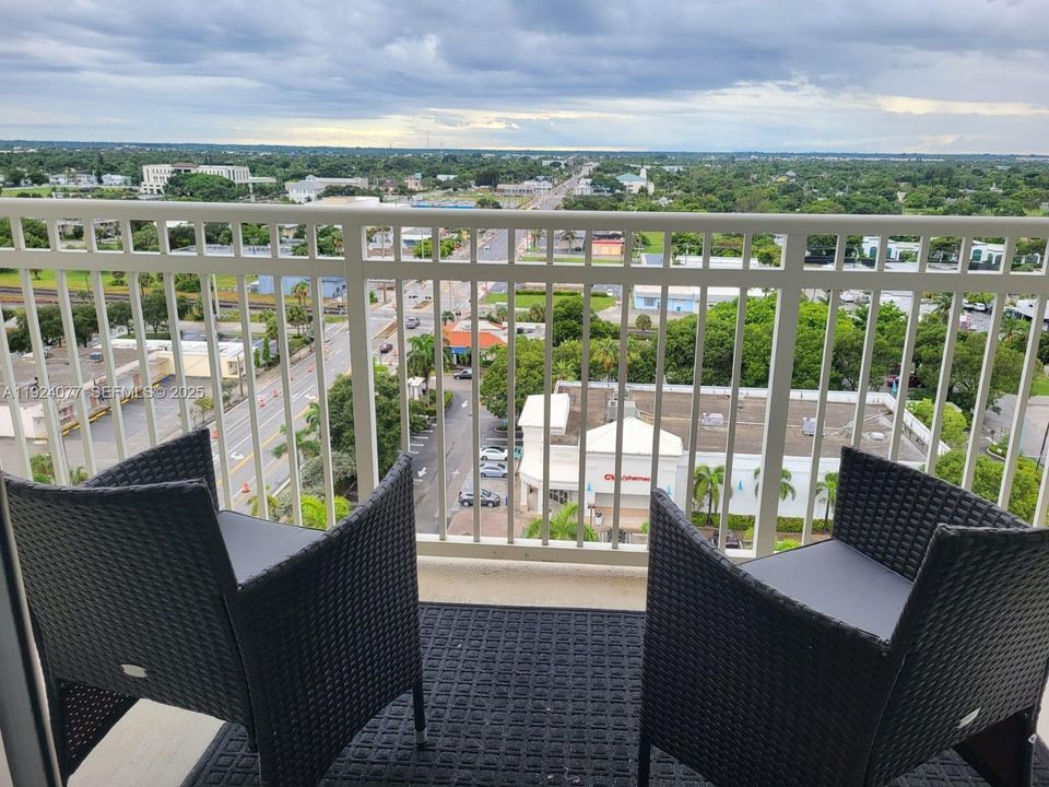 For Rent: $2,300 (1 beds, 1 baths, 805 Square Feet)