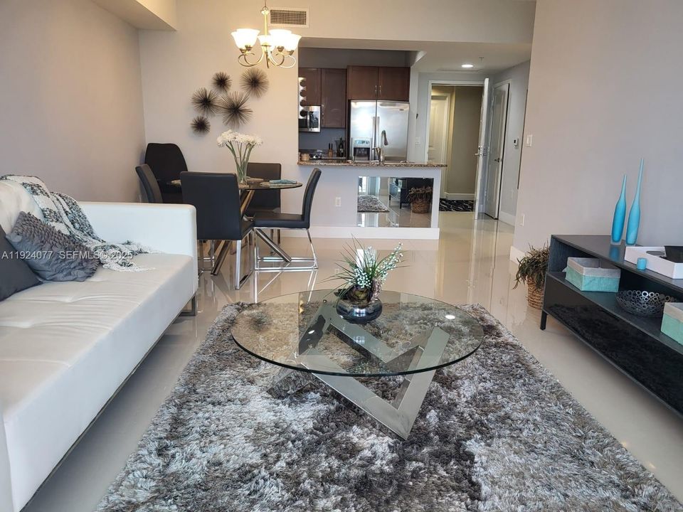 For Rent: $2,300 (1 beds, 1 baths, 805 Square Feet)