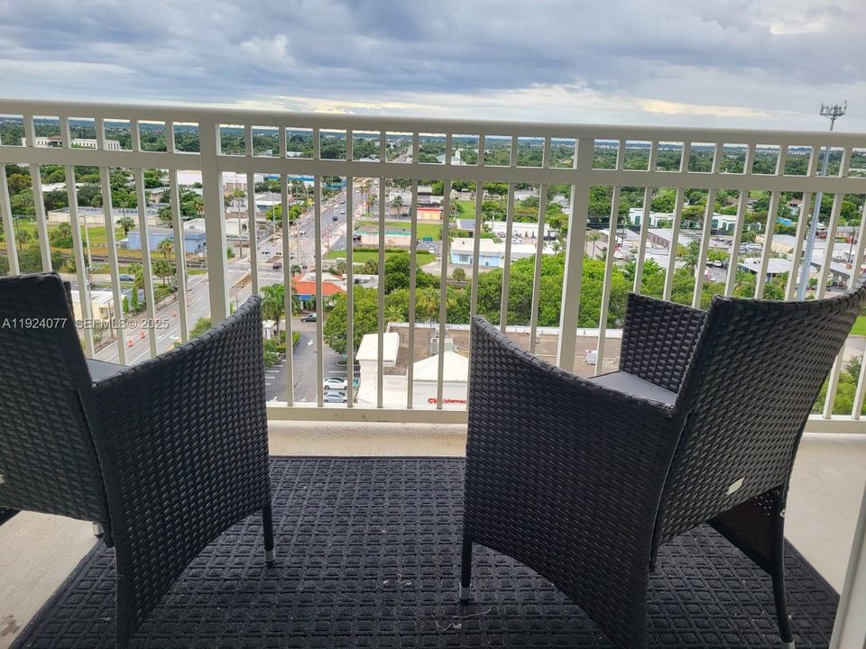 For Rent: $2,300 (1 beds, 1 baths, 805 Square Feet)