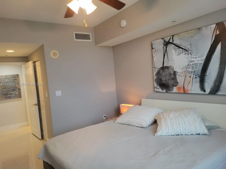 For Rent: $2,300 (1 beds, 1 baths, 805 Square Feet)