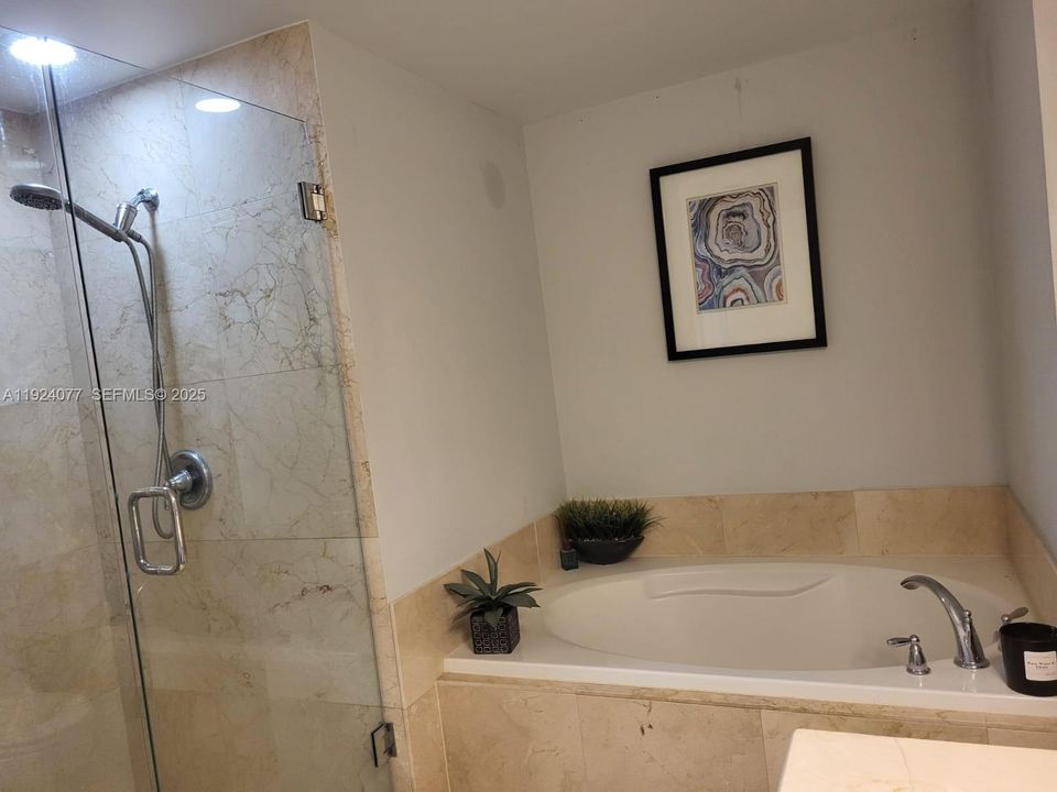 For Rent: $2,300 (1 beds, 1 baths, 805 Square Feet)