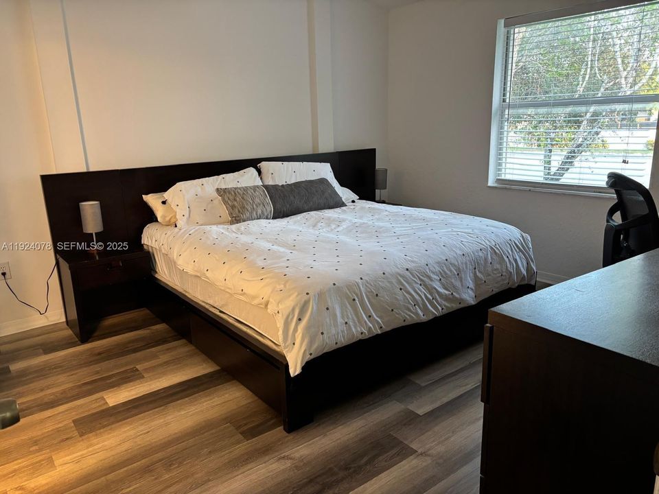 For Sale: $474,000 (4 beds, 2 baths, 1568 Square Feet)