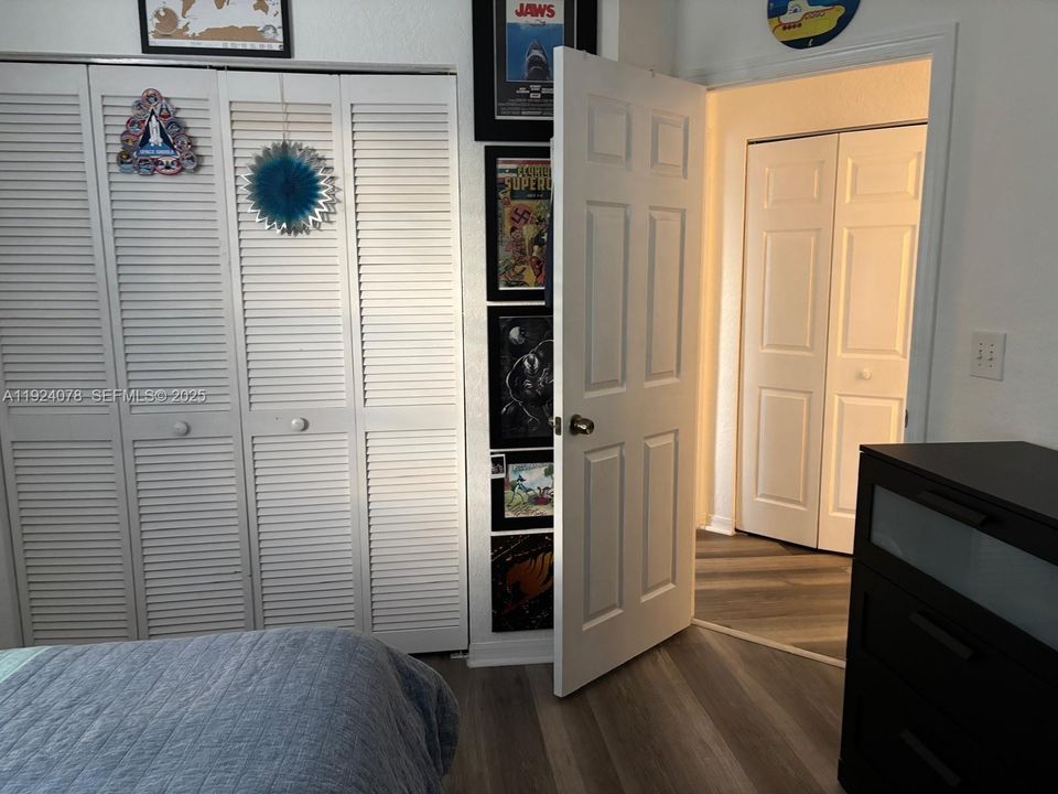 2nd bed closet
