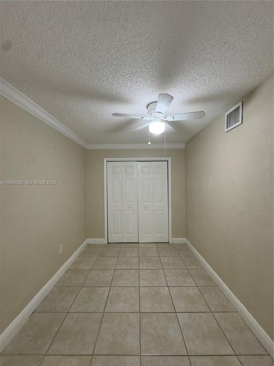 出租: $2,000 (2 贝兹, 1 浴室, 989 平方英尺)