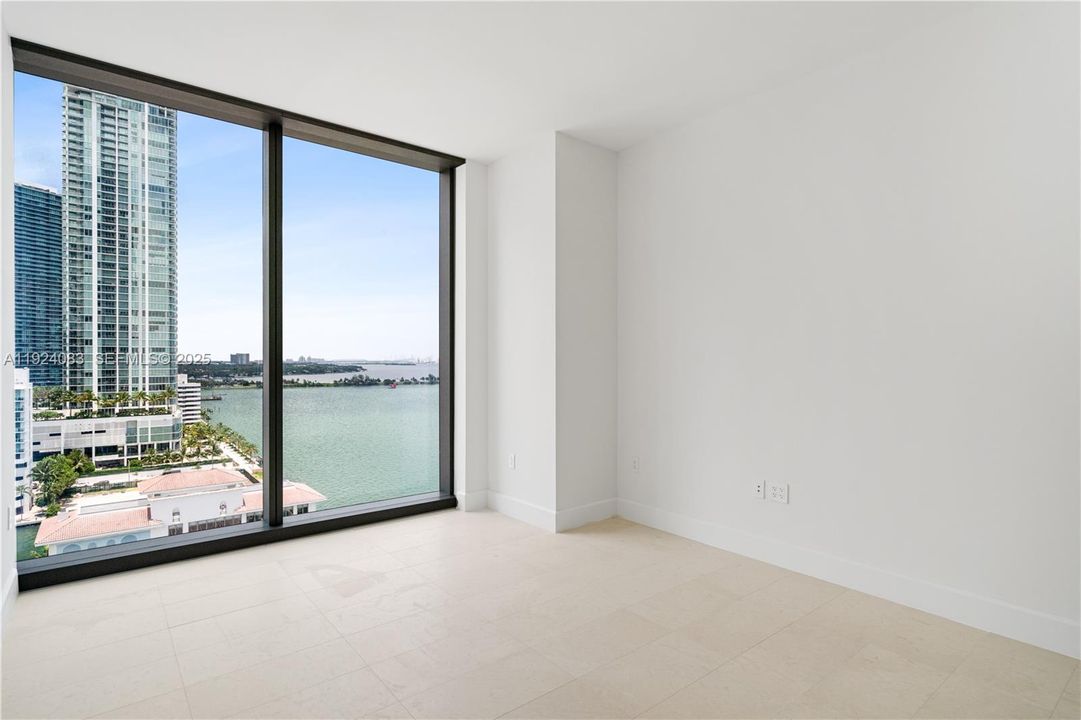 出租: $8,500 (2 贝兹, 2 浴室, 1105 平方英尺)