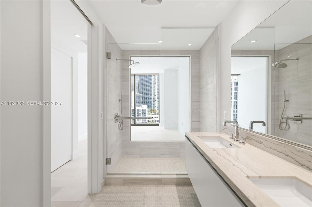 出租: $8,500 (2 贝兹, 2 浴室, 1105 平方英尺)