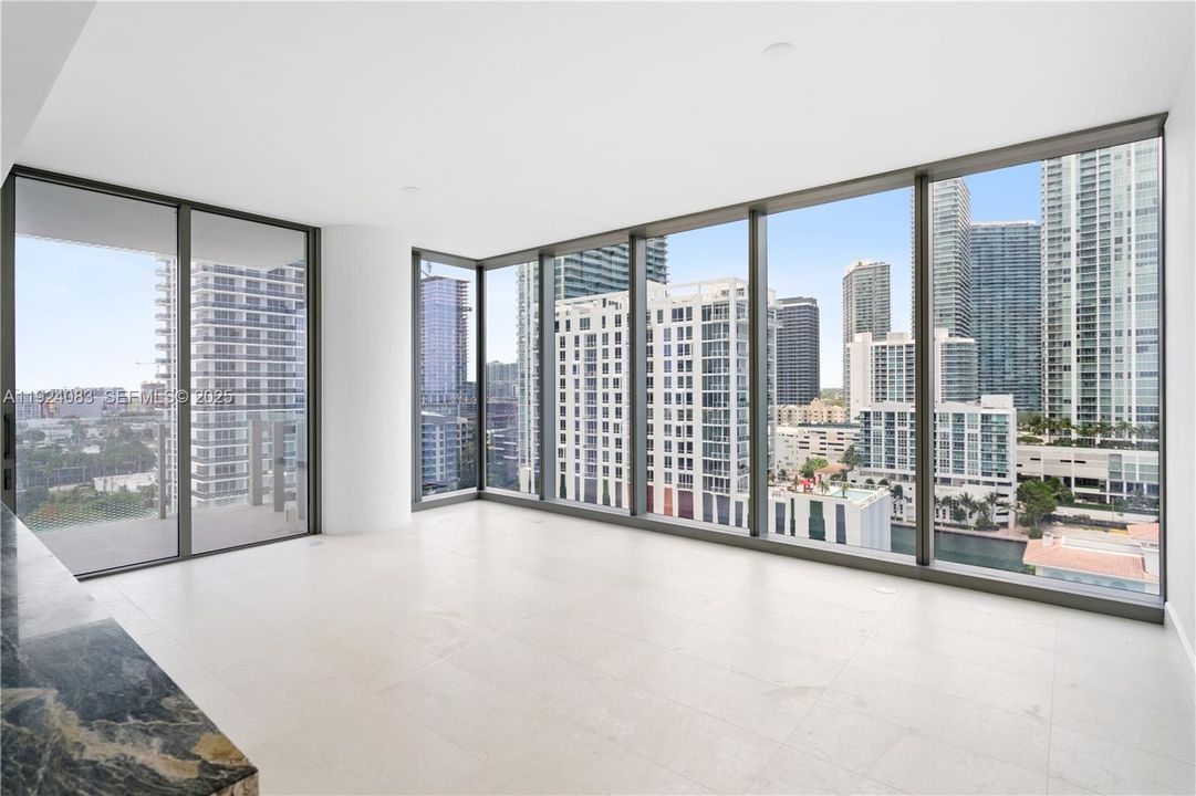 出租: $8,500 (2 贝兹, 2 浴室, 1105 平方英尺)