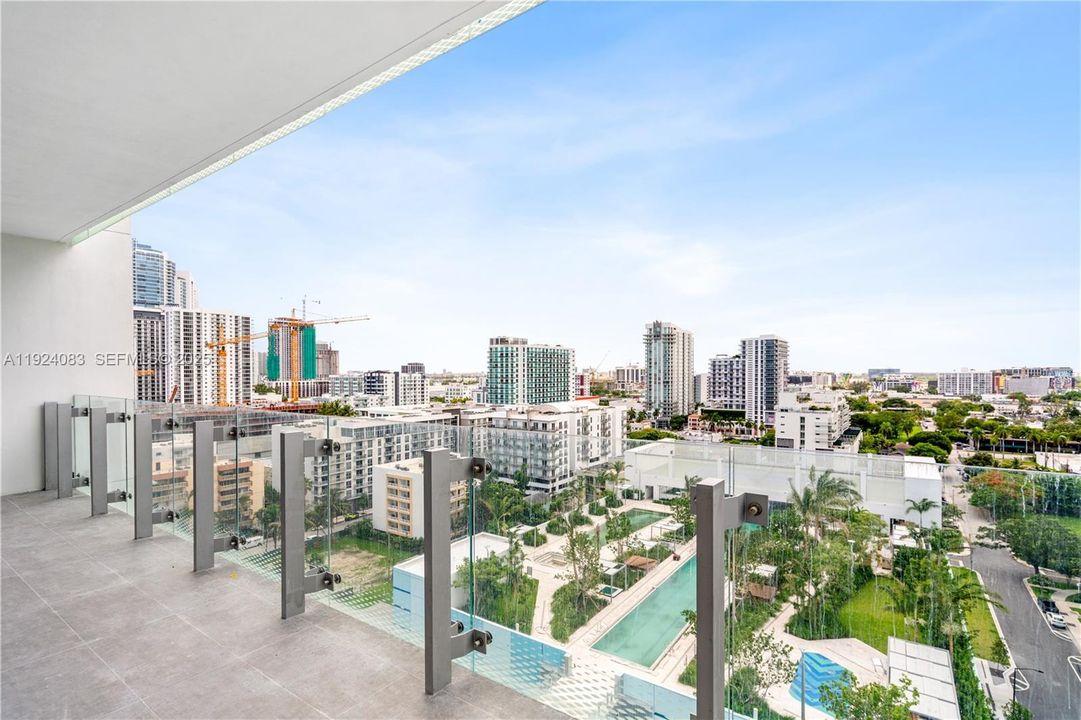 出租: $8,500 (2 贝兹, 2 浴室, 1105 平方英尺)