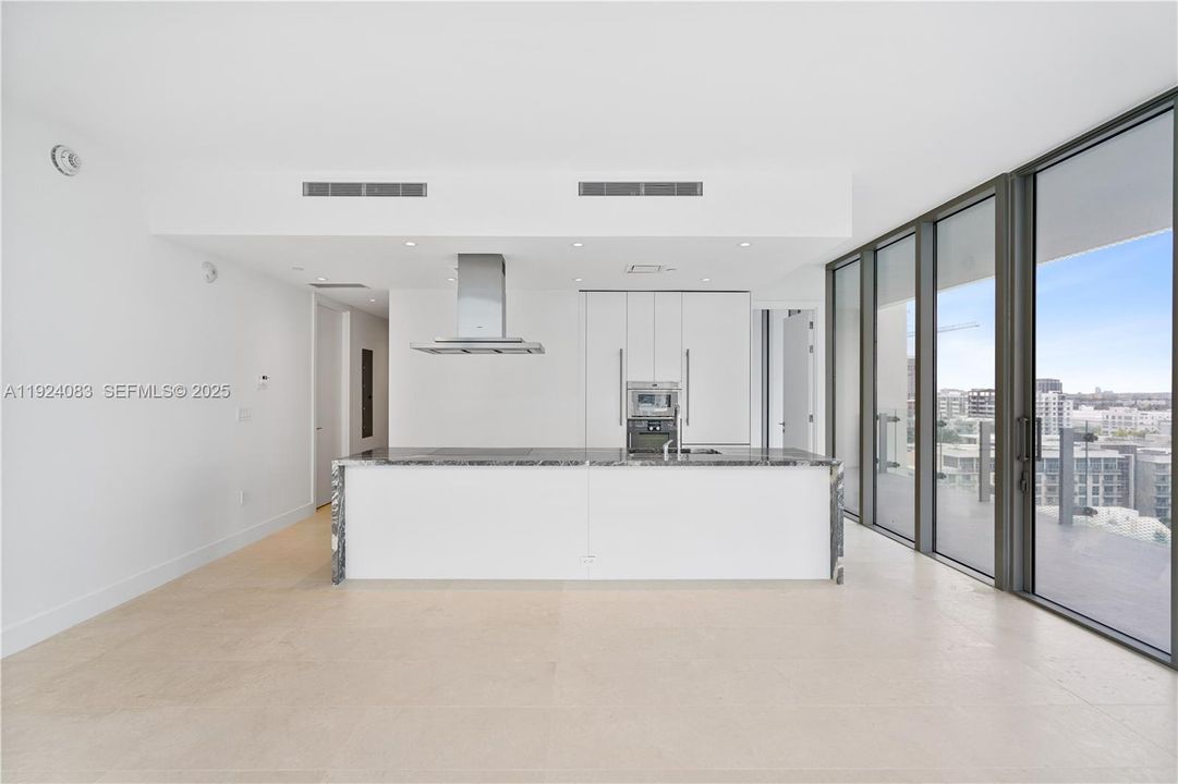 出租: $8,500 (2 贝兹, 2 浴室, 1105 平方英尺)