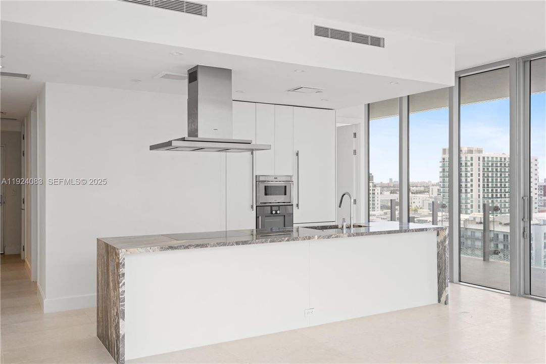 出租: $8,500 (2 贝兹, 2 浴室, 1105 平方英尺)