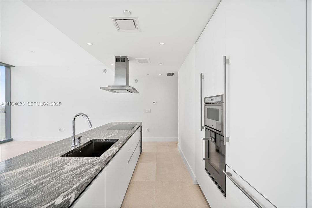 出租: $8,500 (2 贝兹, 2 浴室, 1105 平方英尺)