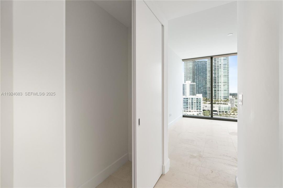 出租: $8,500 (2 贝兹, 2 浴室, 1105 平方英尺)