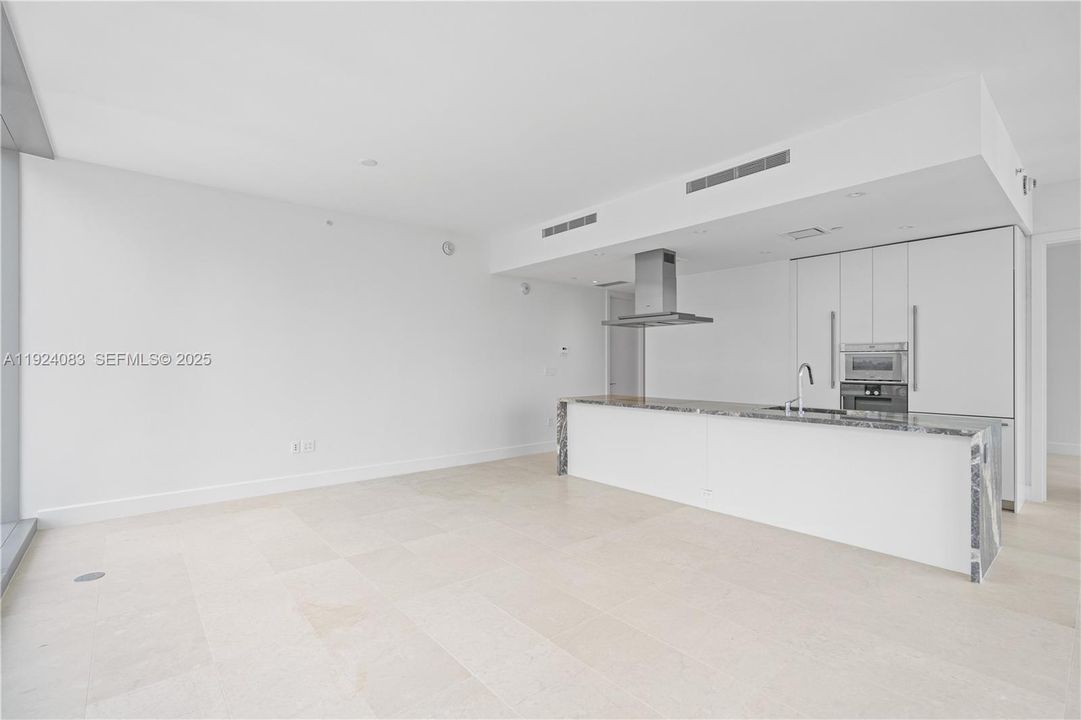 出租: $8,500 (2 贝兹, 2 浴室, 1105 平方英尺)