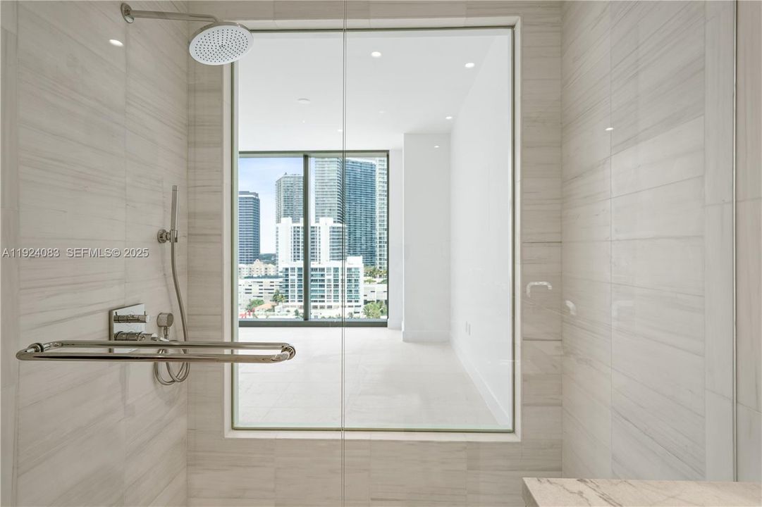 出租: $8,500 (2 贝兹, 2 浴室, 1105 平方英尺)