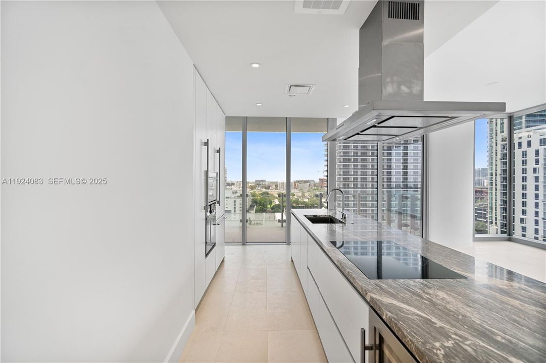 出租: $8,500 (2 贝兹, 2 浴室, 1105 平方英尺)