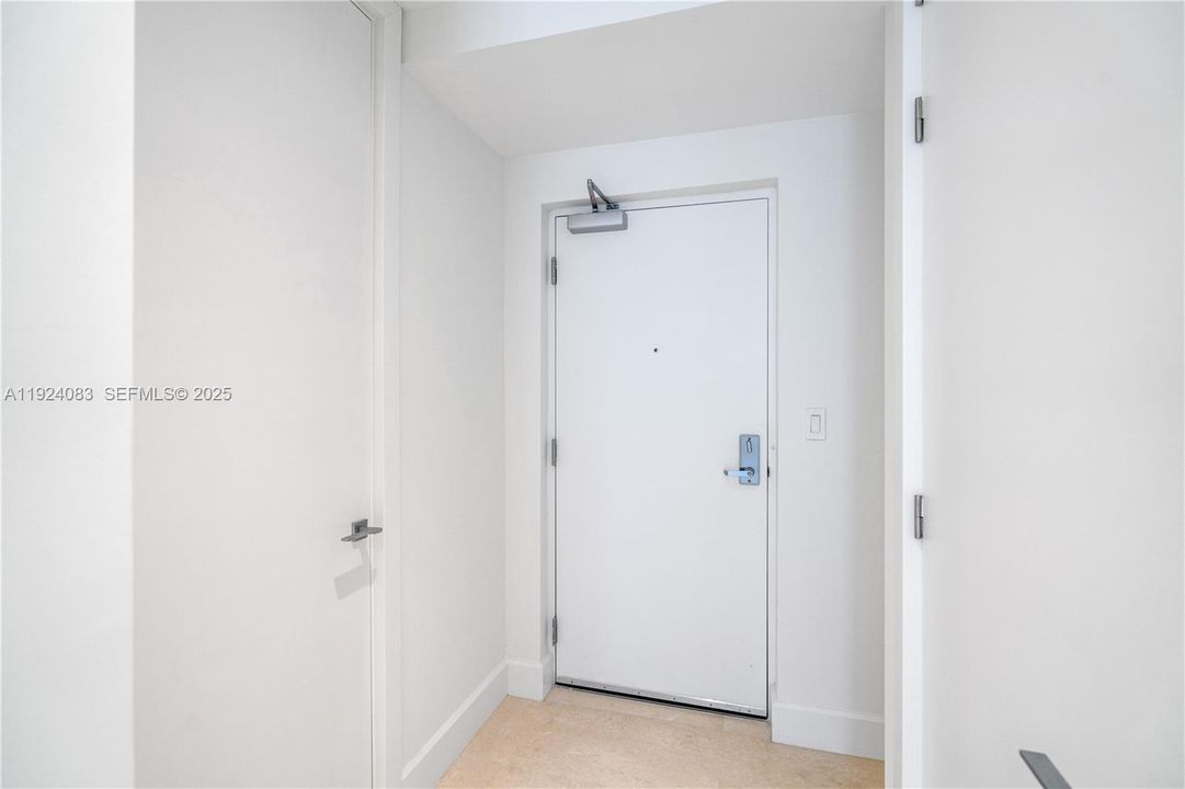 出租: $8,500 (2 贝兹, 2 浴室, 1105 平方英尺)