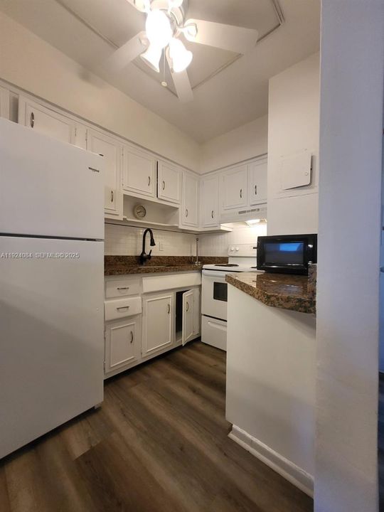 For Sale: $186,888 (1 beds, 1 baths, 494 Square Feet)