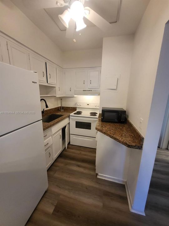 For Sale: $186,888 (1 beds, 1 baths, 494 Square Feet)