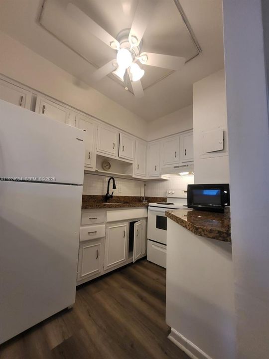 For Sale: $186,888 (1 beds, 1 baths, 494 Square Feet)