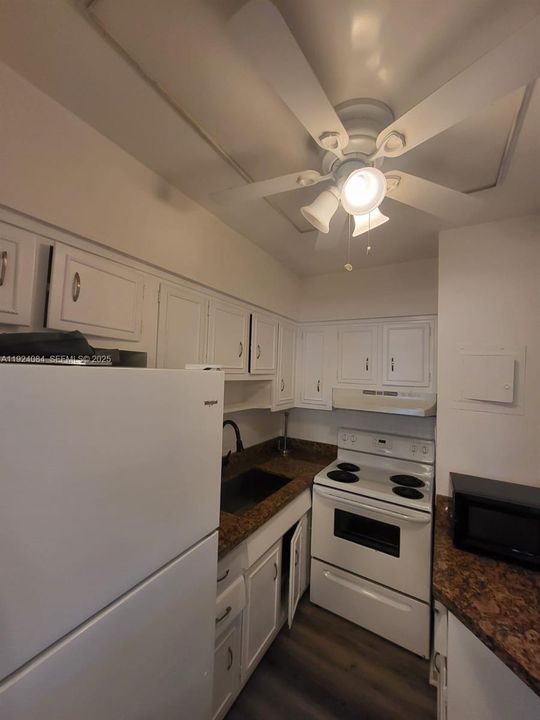 For Sale: $186,888 (1 beds, 1 baths, 494 Square Feet)